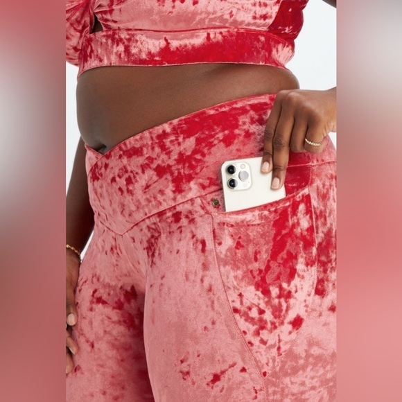 NWT Fabletics Leggings Crossover Crushed Velour Leggings Strawberry Red Women M - Picture 2 of 4